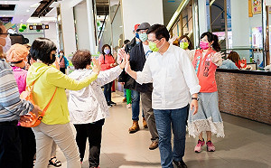 林佳龍出席流麻溝十五號電影包場活動  中國習近平稱帝 台灣要透過過去看見未來