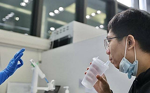 (影) 像喝奶茶！上海首度啟用「吸入式」新冠疫苗 全程只需10秒