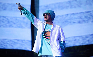 黃明志新加坡唱〈玻璃心〉！見「中國歌迷」急提醒：不要隨便上傳