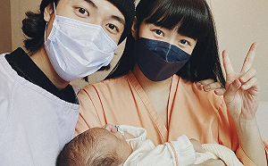 二寶誕生網湧入祝福！「最美校花」簡廷芮曬娃親回：感謝大家