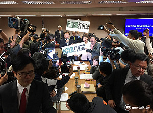 綠要聯審、藍轟打假球 兩岸條例又空轉