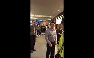 四叉貓與「滿天星」爆衝突 竟遭警嗆：同志有什麼人權？