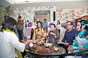 張花冠扮花仙子 力推紫藤花季