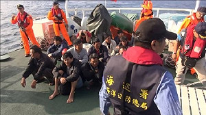 港澳籍漁船入侵東沙捕魚 海巡押回人船