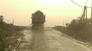 高屏溪霧沙沙 屏東啓動揚塵預警通報