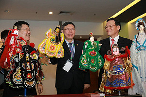 柯P嗡嗡嗡出訪東南亞  連奔3城搶觀光客