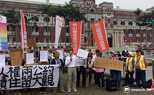 府前抗議 浮洲大觀居民高喊反迫遷