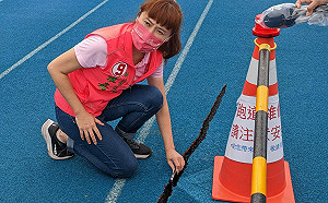 張嘉玲江永昌會勘錦和運動公園 籲速修復跑道破損