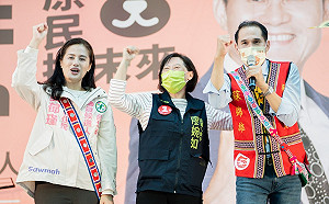 「最暖代打」代夫出征 林佳龍妻子廖婉如首度現身站台助選