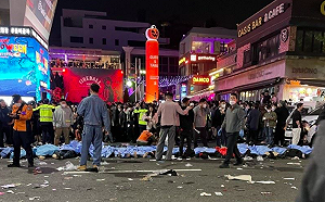 (影)韓國梨泰院踩踏意外「街頭整排遺體」 官方證實149人死76人傷