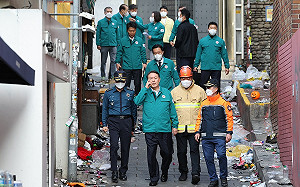 梨泰院踩踏悲劇已154死 韓國人哀悼之際尋求解答