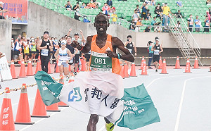 高雄富邦馬拉松 肯亞包辦全馬雙冠 地主好手半馬稱王