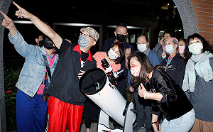 超罕見「月掩天王星」天文奇景   蘆洲長安圖書分館可直擊月全食