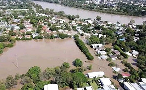 10河超警洪水! 大陸華南暴雨釀災 村鎮被淹居民緊急避難