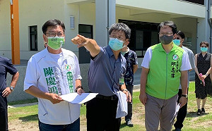 心疼子弟兵為選戰憔悴  邱志偉全力輔選新人陳慶鴻