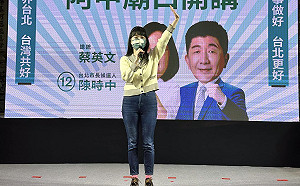 高嘉瑜輔選完吃過期泡麵！網：有過期一年的要試試看嗎？