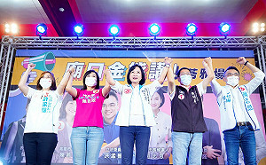 柯志恩苓雅廟口開講 酸陳其邁不敢向中央「說不」