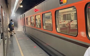 「閘瓦」咬死冒煙著火 台鐵自強號「卡」松山「月台都是燒焦味」