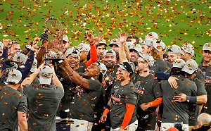 Alvarez3分砲！太空人睽違5年奪冠