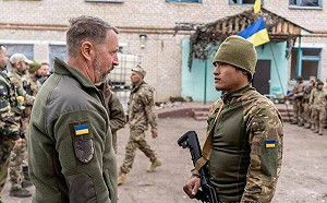 矢板明夫：台灣網上酸民批曾聖光 因為他們一輩子就只想向強權低頭