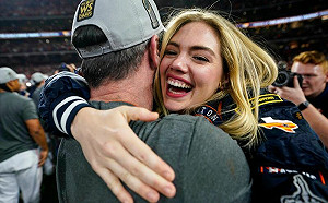 人生勝利組！韋蘭德奪冠獲愛妻熱擁