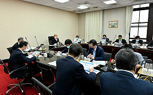 蘇揆：今天起進院辦公不用量測體溫 象徵防疫措施進一步鬆綁