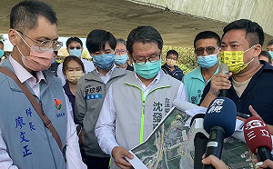 立院實地考察「農地砂石山」 洪申翰砲轟鍾東錦：只顧砂石利益不顧鄉親安全    