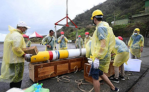 成大團隊「雙節混合式燃料探空火箭」8日屏東旭海發射