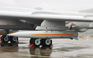 中國版「匕首」？珠海航展轟-6K掛不明飛彈引側目 中媒自吹自擂