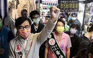 「迺夜市」見識陳其邁高人氣 邁盟黃偵琳：11/26後協助拚經濟