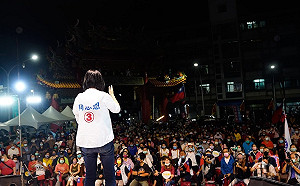 柯志恩小港開講  再批高雄空汙、公安、治安都破功