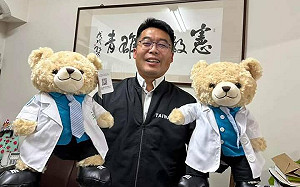 「飛雄有力 再拚四年」  邁邁醫師熊萌萌限量開賣！