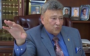 以後要玩碟仙請他回來投票? 美賓州民主黨議員一個月前過世 仍高票連任