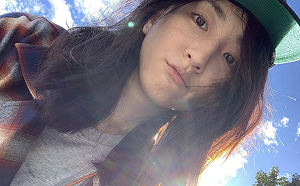 柯佳嬿甜曬「老公視角」！河堤溜滑板 網笑：大哥好會拍