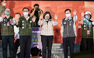 國民黨稱張善政民調贏逾10%  鄭運鵬酸:他們自己吹哨壯膽用的