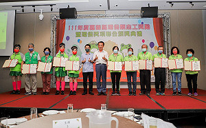 績優環保志工表揚 翁章梁︰奉獻精神令人感動