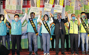 疼惜海口ㄟ女兒 沈榮津：黃秀芳說的中央挺到底