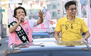 立委接力搶救左楠區黃偵琳  鍾佳濱陪車掃、劉世芳走到鞋墊脫落