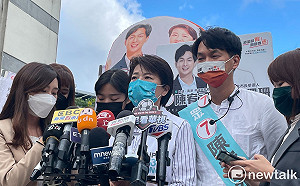 高虹安合體郭台銘影片是「合成」 黃珊珊幫緩頰:不覺得這有什麼問題