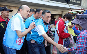 金門也吹韓風!韓國瑜飛金門「旋風」輔選  大批民眾釀交通打結