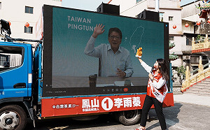 鳳山李雨蓁推多重宇宙戰車  首場數位車掃潘孟安獻身