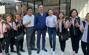 朱立倫現身李婉鈺服務處 表達力挺態度