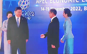 (影) 共媒不報的APEC!瞧不起東南亞 泰總理想握手 習近平轉身就走