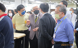 中選會主委李進勇偕新北選委會主委林祐賢 視察選票印製包封   