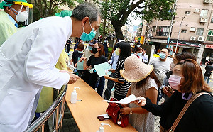 快訊》暴增43%！本土25,674境外81 指揮中心：較上週六多7,725例