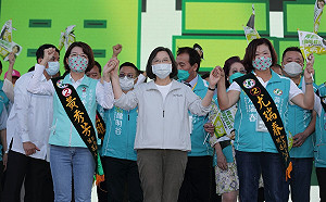 最後衝刺力挺黃秀芳　蔡英文：再次展現台灣人勇氣跟決心