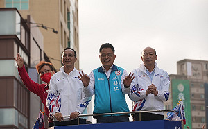 朱立倫、韓國瑜聯手掃街力挺林耕仁 ：林是下架民進黨唯一人選 