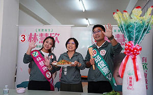 為林慧欣、邱俊憲加油  劉世芳化身大廚示範客家小炒