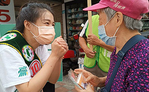 選戰倒數黃金周末 新北議員候選人張志豪太太啟動車掃、市場拜票