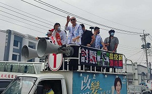 選前黃金周二度助選王育敏 韓國瑜：美麗縣長，愛與責任